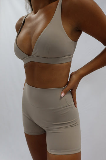 SCULPT TRIANGLE TOP ALMOND