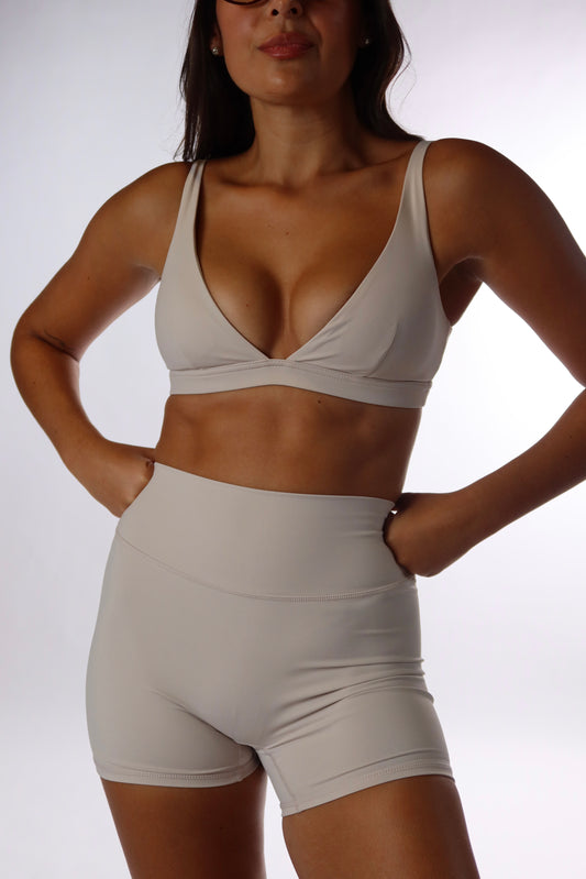 SCULPT TRIANGLE TOP PALE GREY